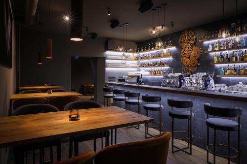 CENTRO MOBILI SPOL. S R.O. | CLOCK COFFEE BAR