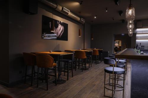 CENTRO MOBILI SPOL. S R.O. | CLOCK COFFEE BAR