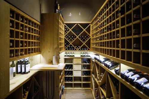 CENTRO MOBILI SPOL. S R.O. | CLOCK COFFEE BAR