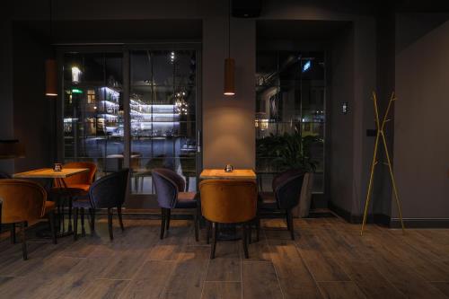 CENTRO MOBILI SPOL. S R.O. | CLOCK COFFEE BAR