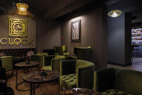 CENTRO MOBILI SPOL. S R.O. | CLOCK COFFEE BAR