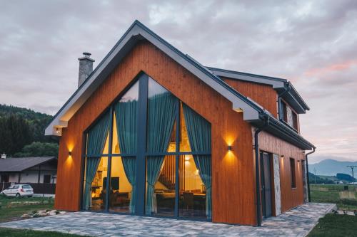 LUCIA MIKITOVÁ, ŠTÚDIO INTERIÉROVÉHO DIZAJNU | CHATA SLOVIANKA HTTPS://WOODPARK.SK/