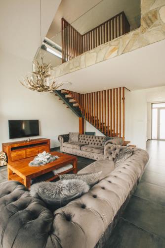 LUCIA MIKITOVÁ, ŠTÚDIO INTERIÉROVÉHO DIZAJNU | CHATA SLOVIANKA HTTPS://WOODPARK.SK/