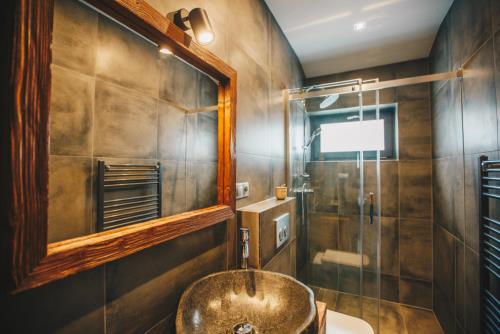 LUCIA MIKITOVÁ, ŠTÚDIO INTERIÉROVÉHO DIZAJNU | CHATA SLOVIANKA HTTPS://WOODPARK.SK/