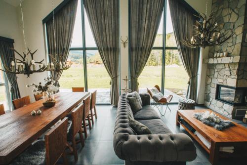 LUCIA MIKITOVÁ, ŠTÚDIO INTERIÉROVÉHO DIZAJNU | CHATA SLOVIANKA HTTPS://WOODPARK.SK/