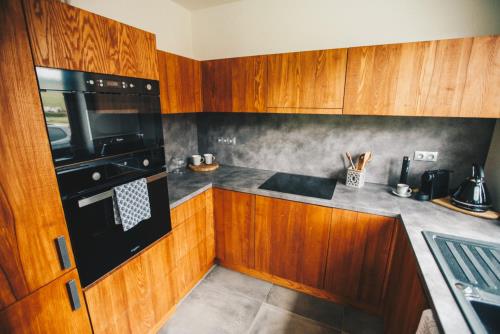 LUCIA MIKITOVÁ, ŠTÚDIO INTERIÉROVÉHO DIZAJNU | CHATA SLOVIANKA HTTPS://WOODPARK.SK/