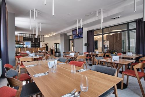 MGR. ART. PATRIK BUJŇÁK - FURNICOOLTURE, IČO: 51446636 | HOTEL ARÉNA