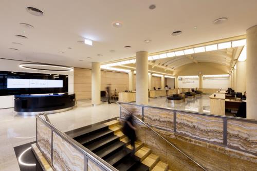 SIEBERT + TALAŠ, SPOL. S R.O. | REKONŠTRUKCIA POBOČKY SLOVENSKEJ SPORITEĽNE, NÁMESTIE SNP, BRATISLAVA