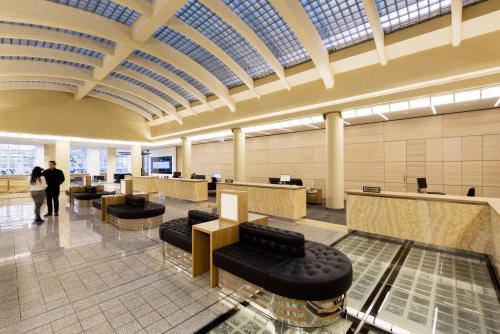 SIEBERT + TALAŠ, SPOL. S R.O. | REKONŠTRUKCIA POBOČKY SLOVENSKEJ SPORITEĽNE, NÁMESTIE SNP, BRATISLAVA