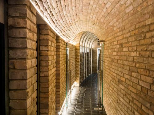 ATELIER RUSNÁK | DEGUSTAČNÉ PRIESTORY VINÁRSTVA PREDIUM VRÁBLE