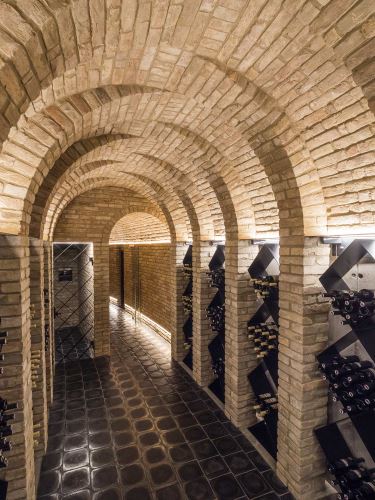 ATELIER RUSNÁK | DEGUSTAČNÉ PRIESTORY VINÁRSTVA PREDIUM VRÁBLE