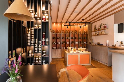 LIVELLO | SALIÓ. NITRA